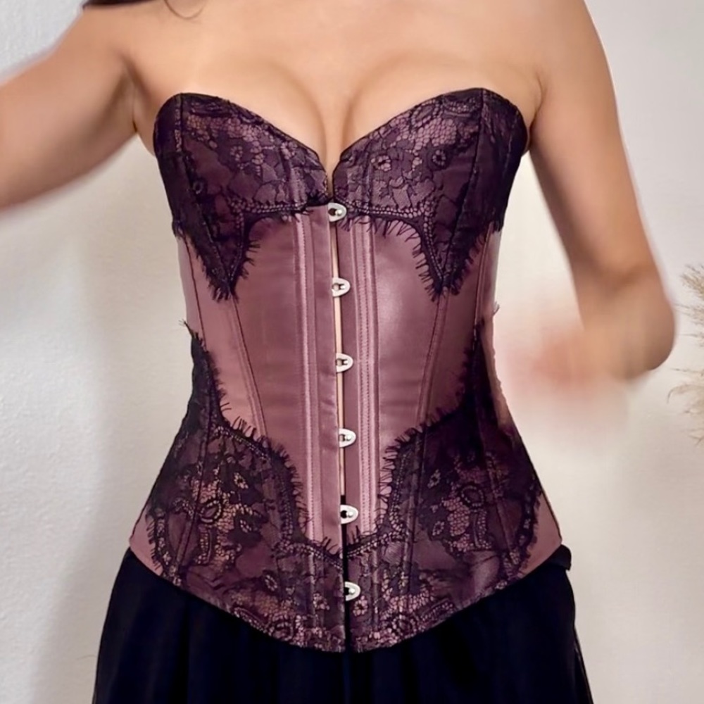 Beautiful elegant corset (like new)